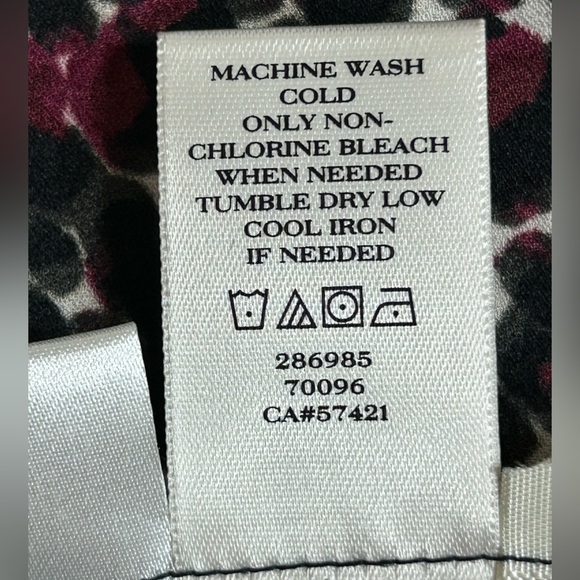 Ann Taylor Black, White, and Plum Patterned Layered Zip Tank Top - Picture 10 of 10